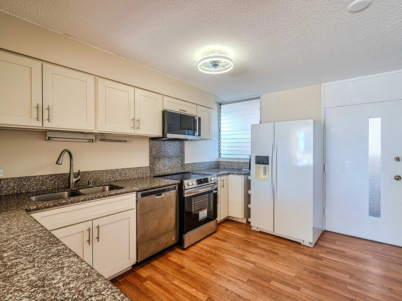 3 bed, 2.5 bath, 1532 sqft, $4,300 — Photo 2