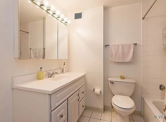 4th image of 233 E Erie St APT 1701