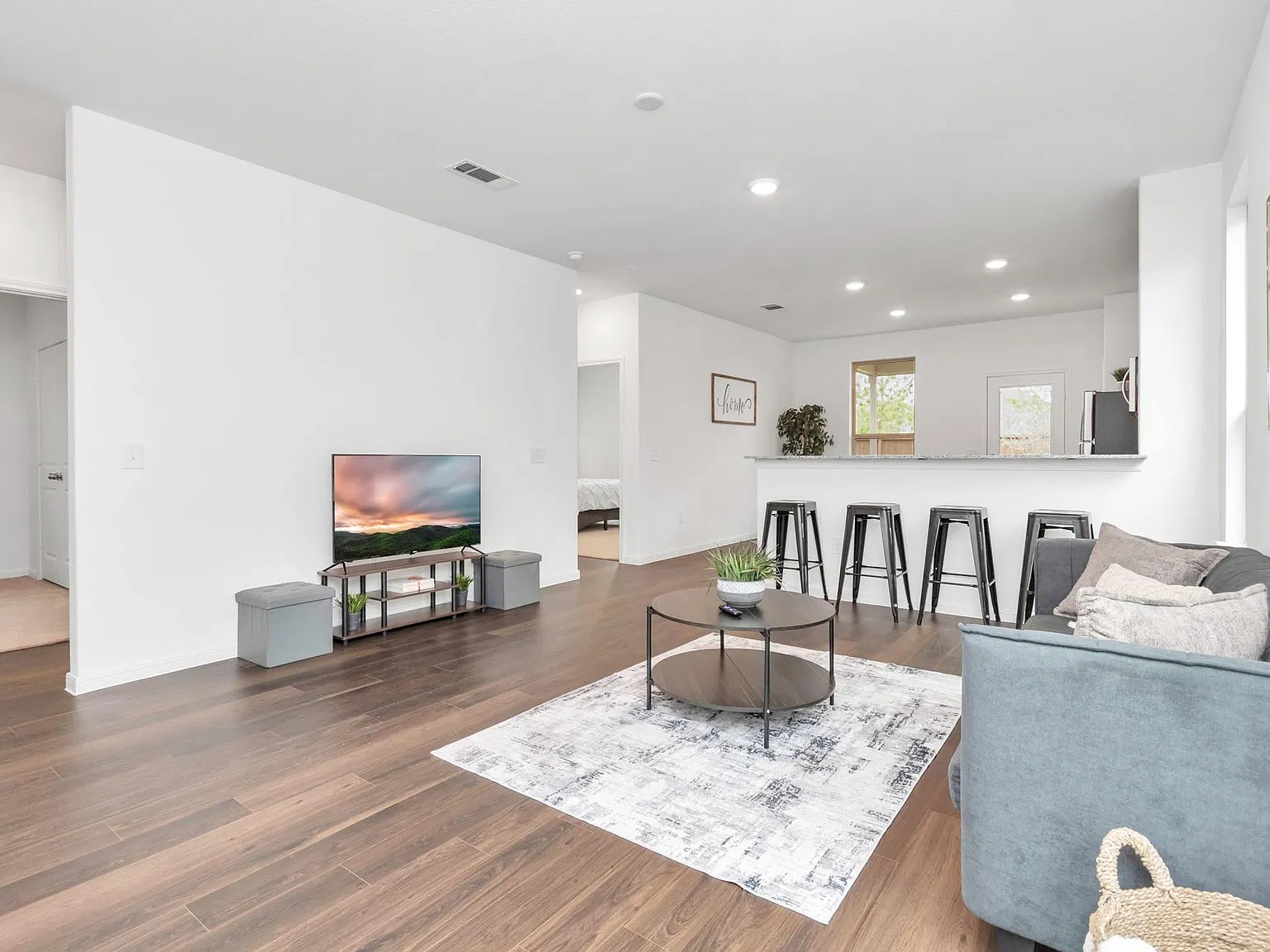 3 bed, 2.0 bath, 1204 sqft, $1,850 — Photo 1