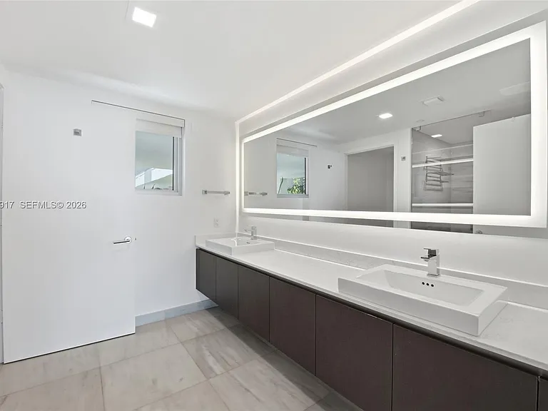 1201 20th St #410 — Photo 17