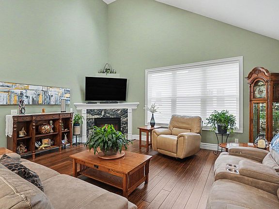 5th image of 223 Prospect St