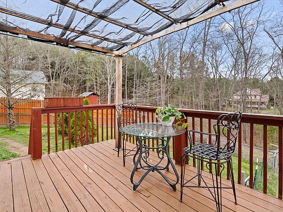 4th image of 160 Pine Ridge Dr