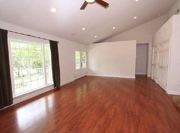 4th image of 10901 Fair Oaks Blvd