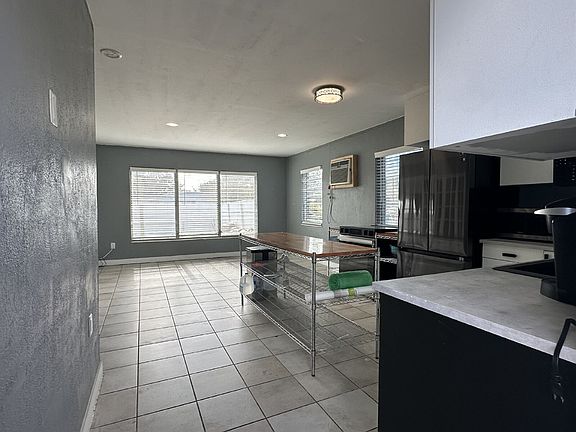 2nd image of 4508 Shady Ln