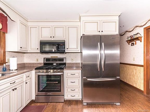 3rd image of 486 Quarry Brook Dr