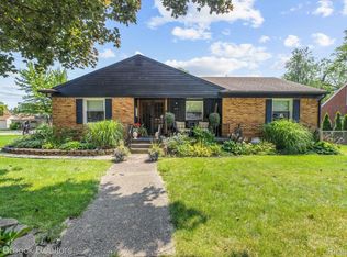 1691 Warwick St, Keego Harbor, MI 48320