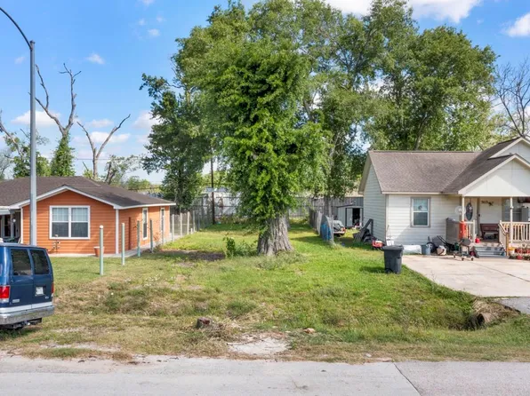 7609 Red Robin Ln, Houston, TX 77075