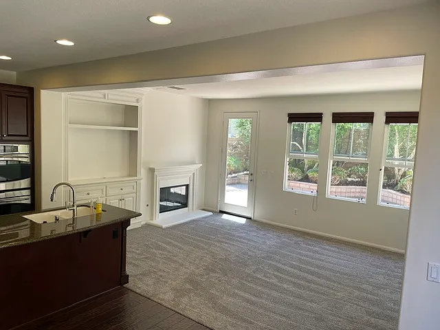 4 Newton Ct — Photo 3