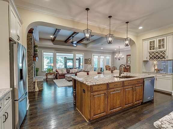 2nd image of 2200 Georgian Cir