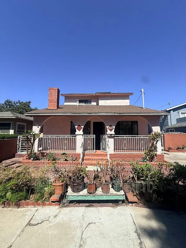 4 bed, 3.0 bath, 1944 sqft, $4,200 — Photo 1
