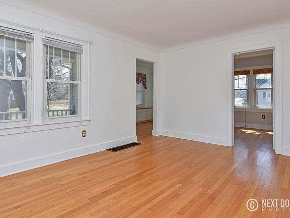 3rd image of 972 Columbia Ave