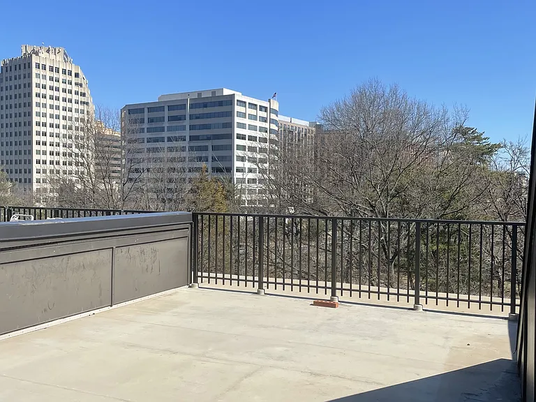 916 N Buchanan Ct #916 — Photo 10