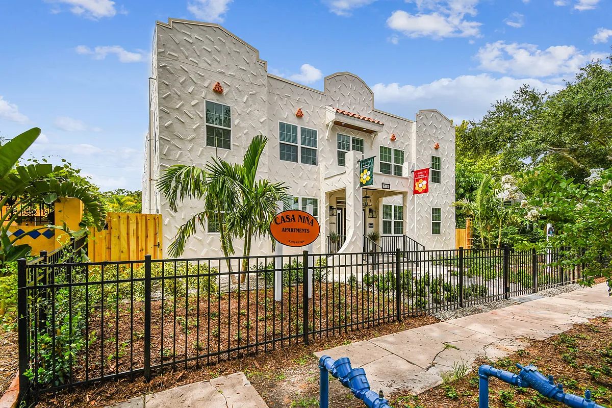 Building Photo - Casa Nina