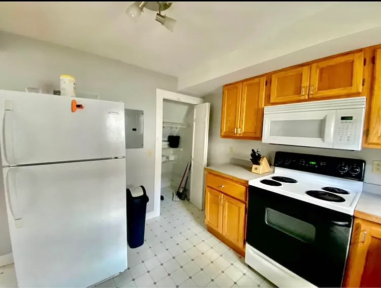 16 Hillcrest St #1 — Photo 12