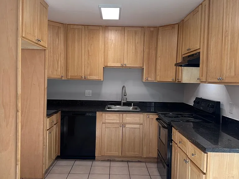 955-959 Joaquin Ave — Photo 2