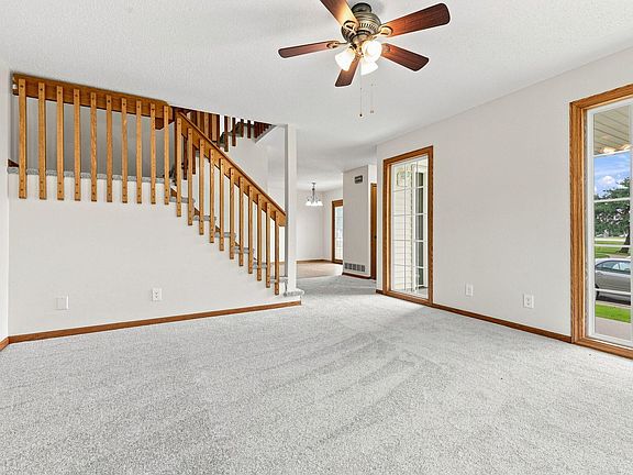 5th image of 555 SE Laurel St Unit 4