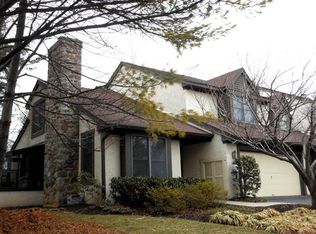 216 Springhouse Pond Dr, Chesterbrook, PA 19087