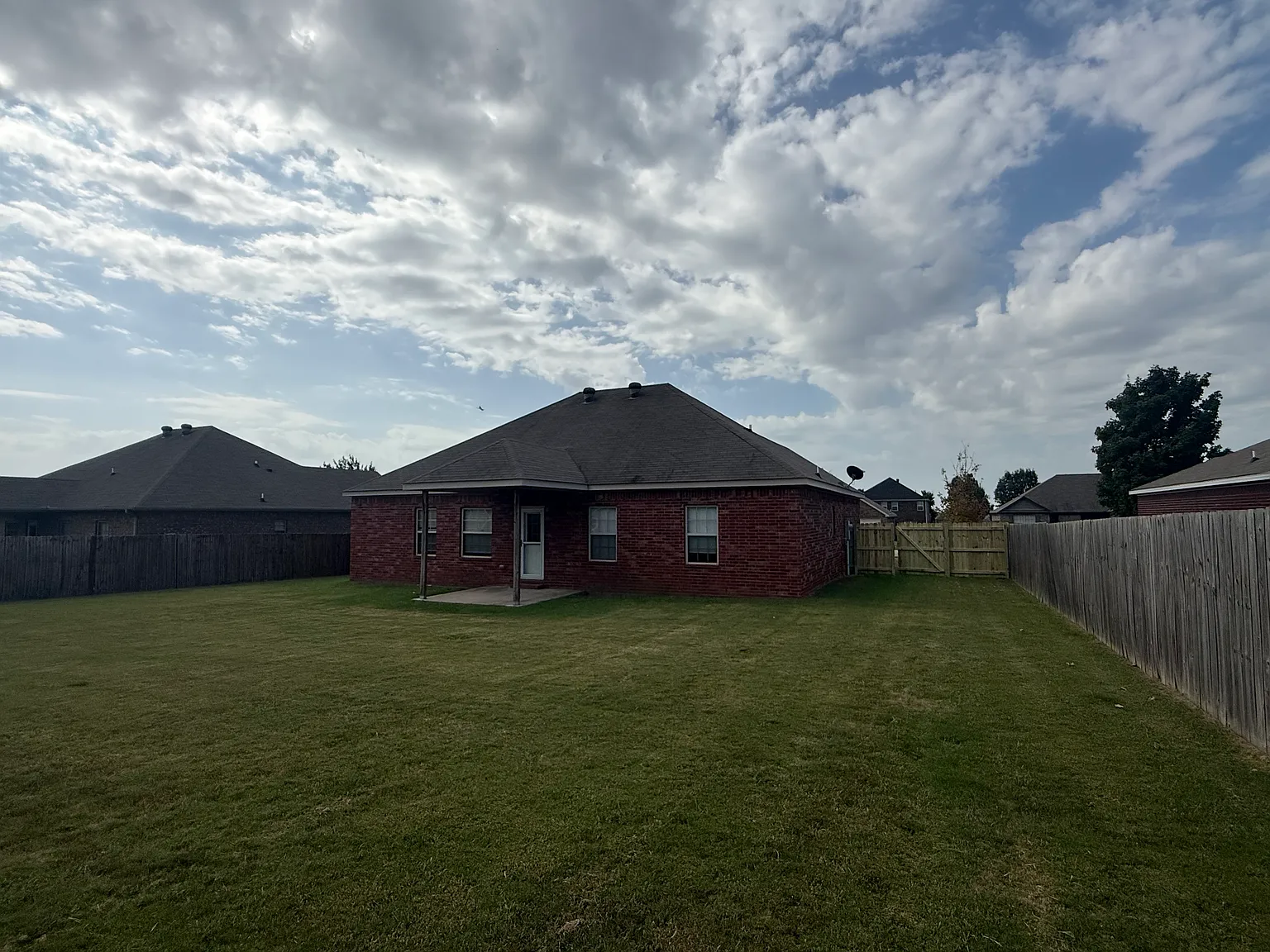 3 bed, 1475 sqft, $1,900 — Photo 2