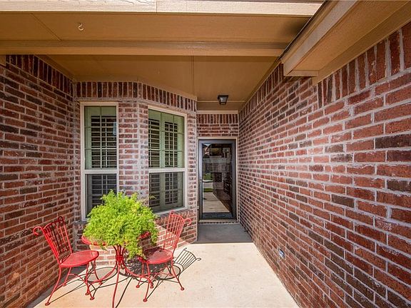 3rd image of 103 Donna Cir