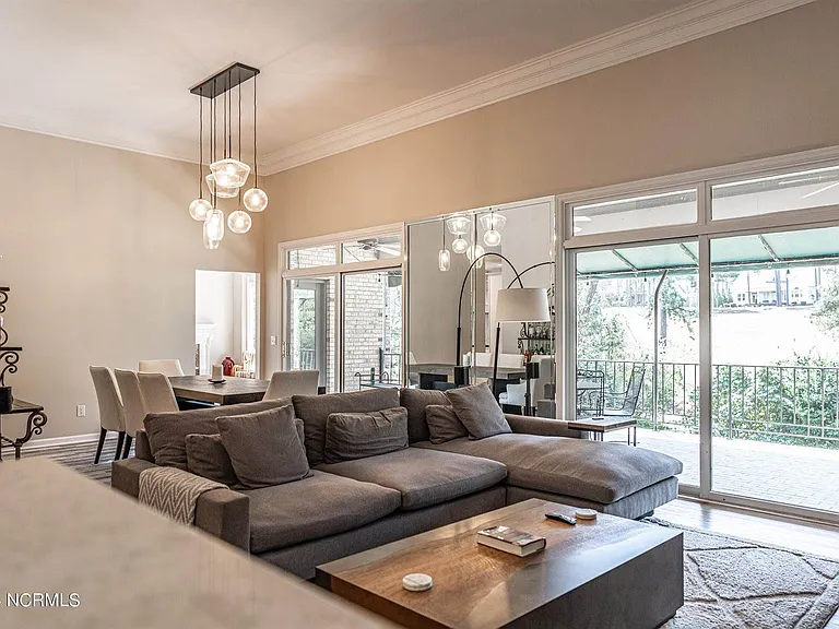 215 Plantation Dr — Photo 29