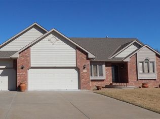 510 Quail Nest Rd, Winfield, KS 67156