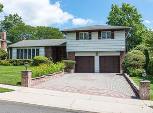 80 Fairview Dr, Albertson, NY 11507