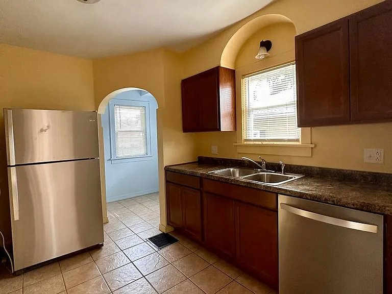 2510 College Ave — Photo 6
