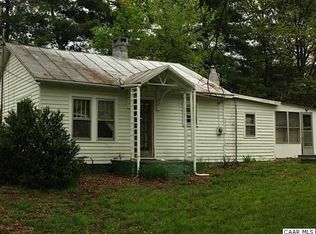 9 Prospect St, Grottoes, VA 24441