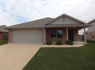 1004 Lake Ridge Dr, Sanger, TX 76266