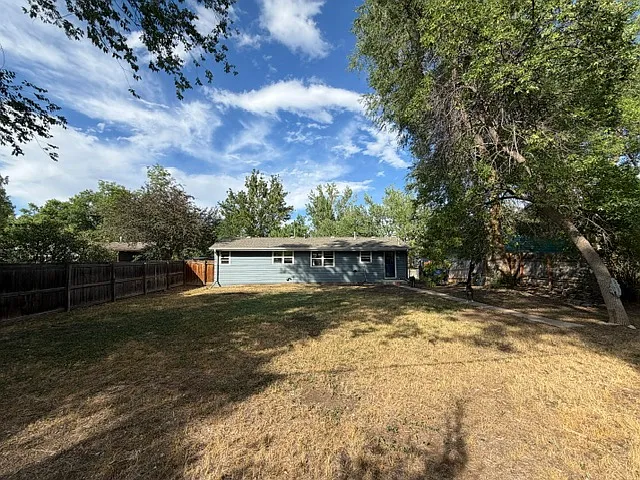 517 Skyline Dr — Photo 2