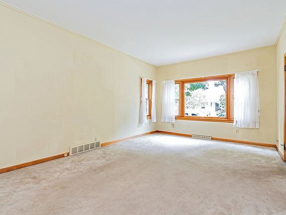 2nd image of 4619 N Leamington Ave