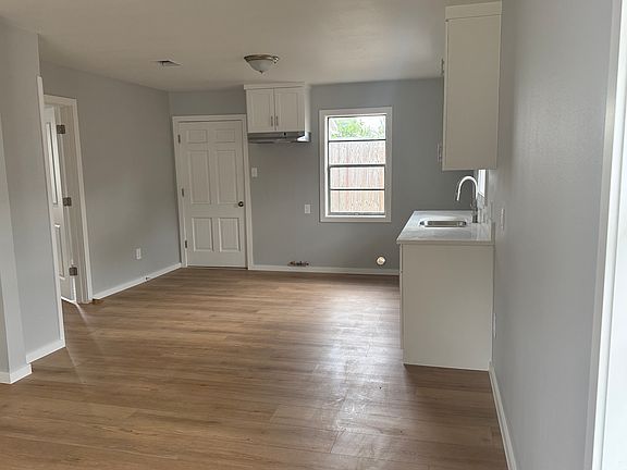 3rd image of 4204 Wipprecht St