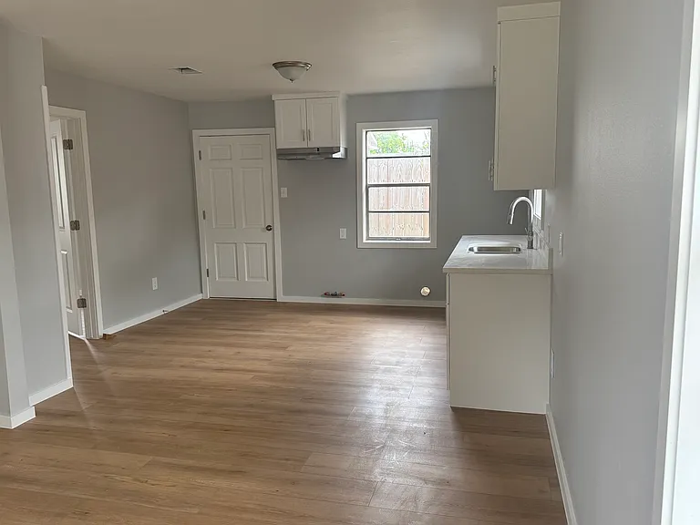 4204 Wipprecht St — Photo 3