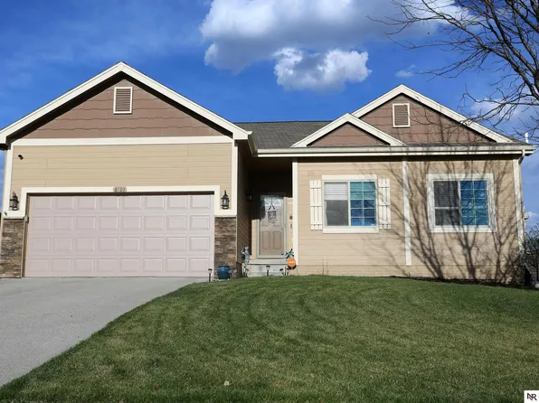 8709 S 69th St, Papillion, NE 68133