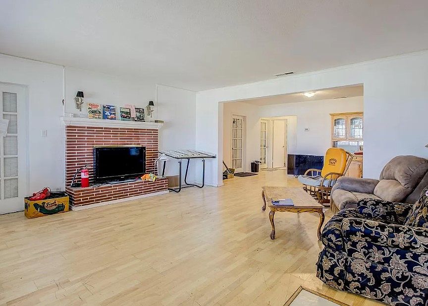 2nd image of 8758 Florin Rd #4