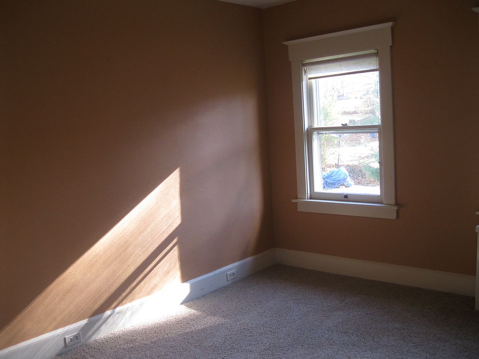 2nd image of 22 Evans St