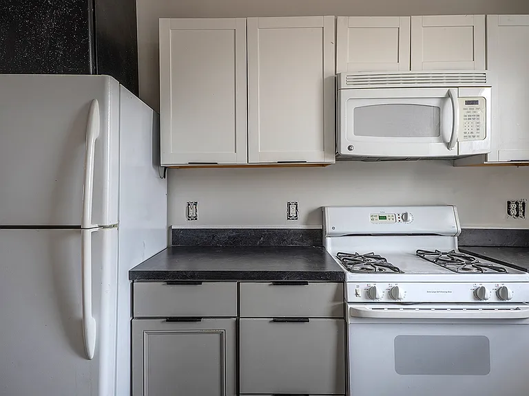 2222 Linden Ave — Photo 43