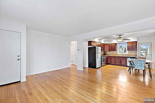 1st image of 340 Thomas Ave #1