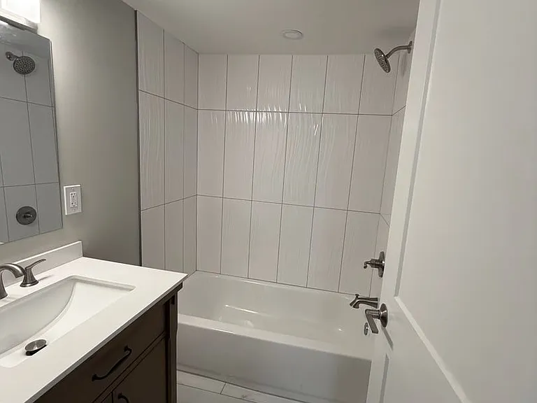 445 E Grand Blvd — Photo 12