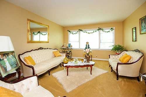 2nd image of 5530 N Kimball Ave #2N