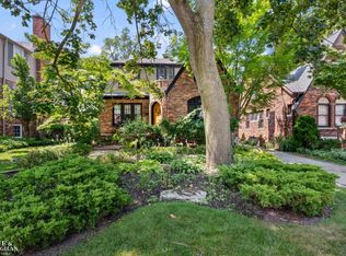245 Ridgemont Rd, Grosse Pointe Farms, MI 48236