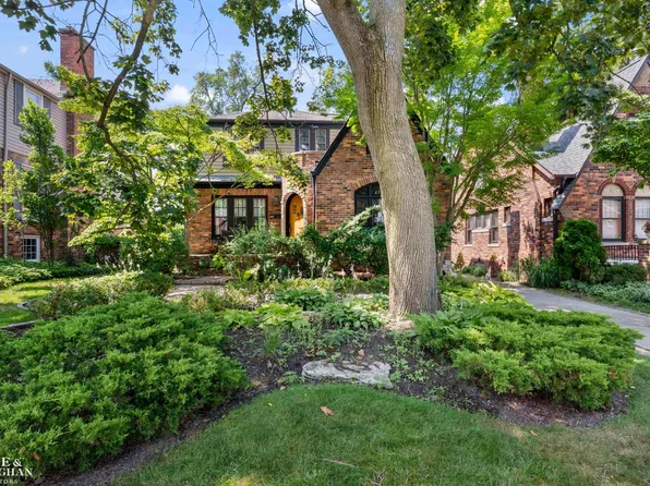 245 Ridgemont Rd, Grosse Pointe Farms, MI 48236
