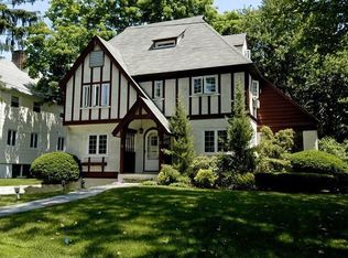 8 Mereland Rd, New Rochelle, NY 10804