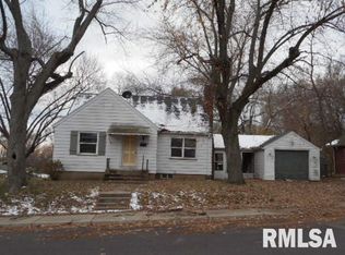 914 E Behrends Ave, Peoria, IL 61603