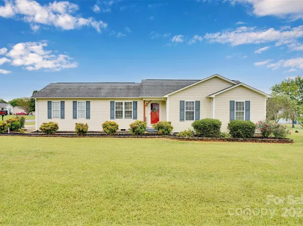 2063 Rocketts Way, Newton, NC 28658
