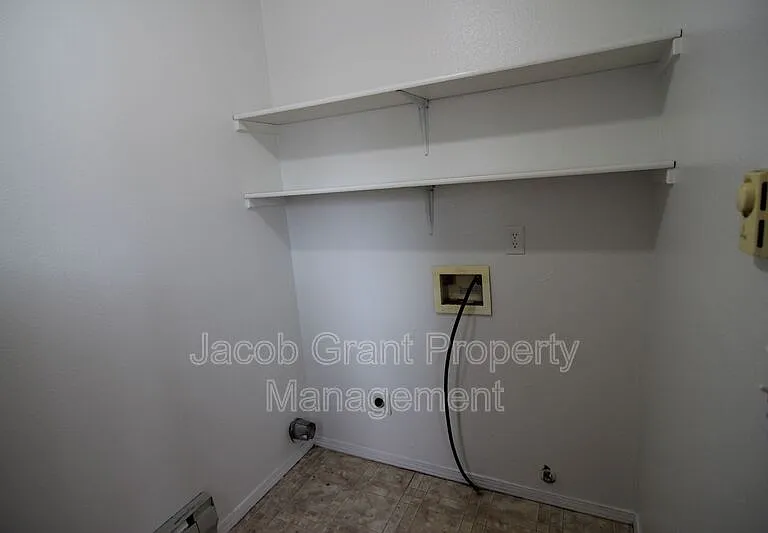 385 Golden St #2 — Photo 10
