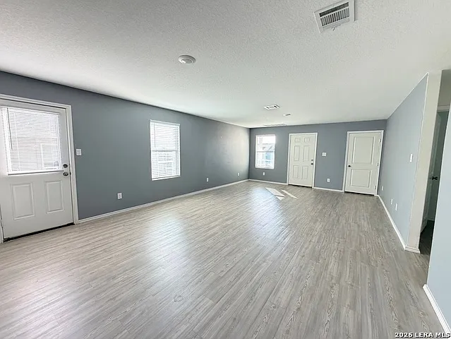 7010 Solar Rdg — Photo 4