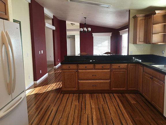 3rd image of 17388 Park Ave