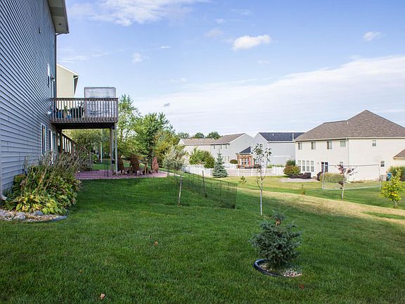 2nd image of 611 Oldfield Dr SE