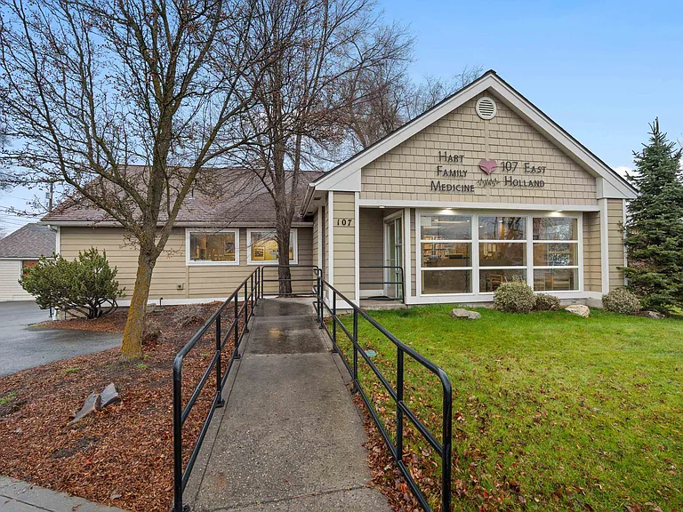 107 E Holland Ave — Photo 9